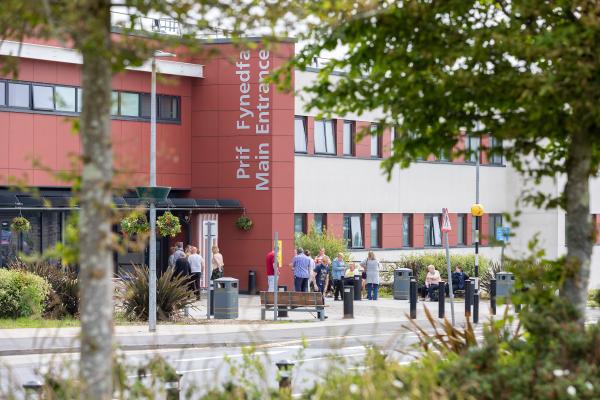 Mynedfa ysbyty Morriston