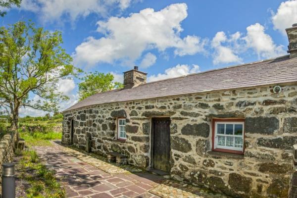 tŷ plentyndod yr awdur straeon byrion Kate Roberts