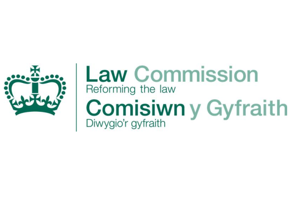 delwedd ddwyieithog o logo a theitl comisiynau'r gyfraith